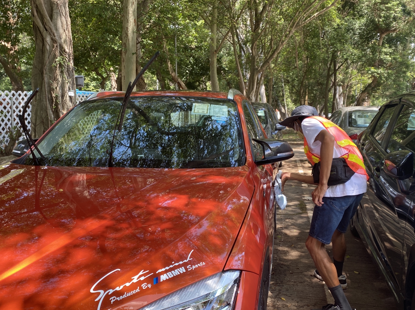 Car washing and waxing service