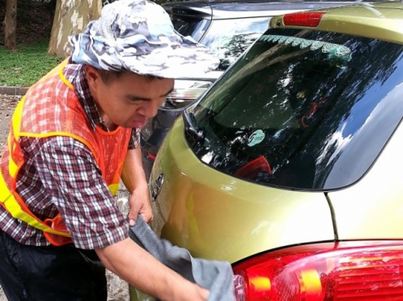 Car washing and waxing service